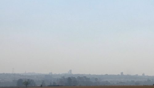 Região é encoberta por nuvem de fumaça