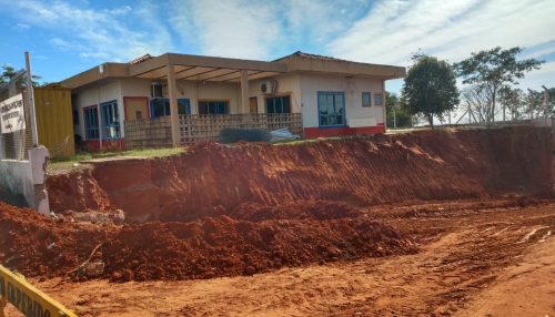 Prefeitura de Adamantina executa obra no muro da EMEI Cecília Meireles