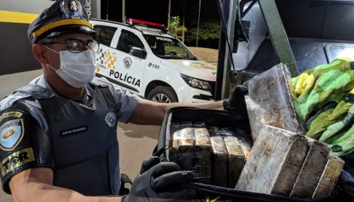 Boliviana transporta quase 13kg de pasta base de cocaína em ônibus e acaba presa em fiscalização policial