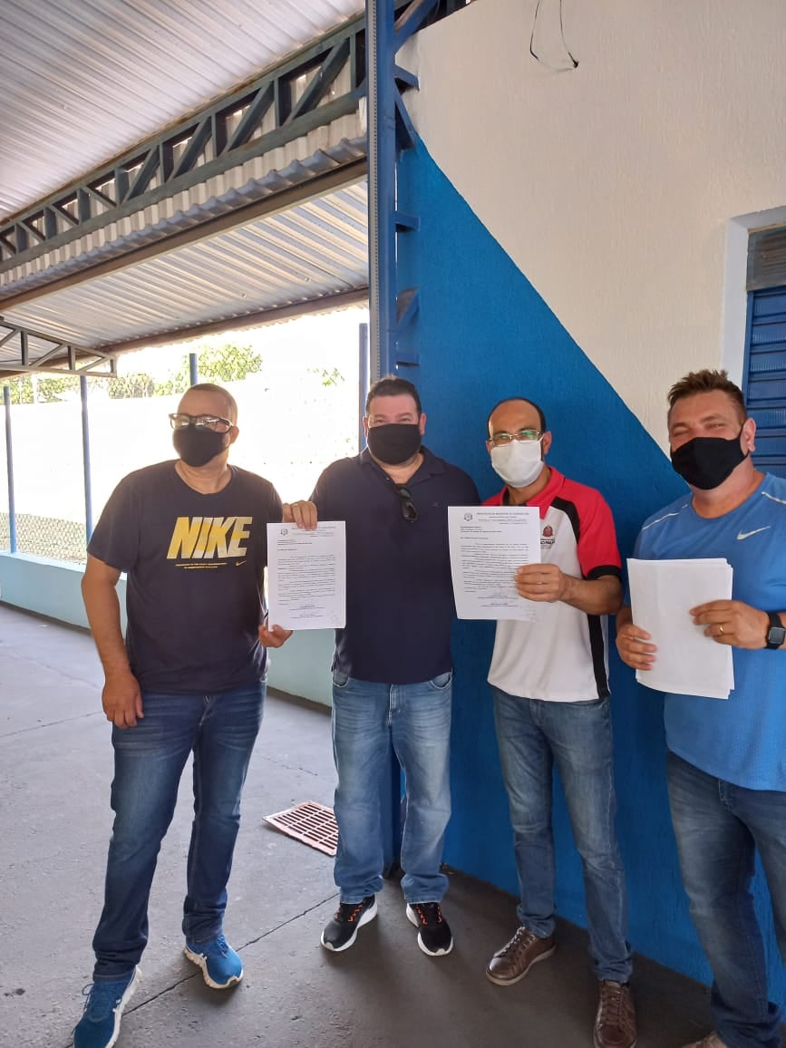 Adamantina entrega pedidos para criação de novos projetos esportivos ao secretario Estadual de Esportes.