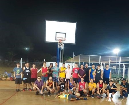 Secretaria de Esportes  incentiva  Escolinha de Basquete no municipio