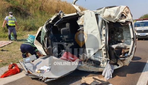 Casal fica ferido após capotamento na SP-294