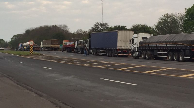 Movimento dos caminhoneiros paralisa cidades na região da Alta Paulista