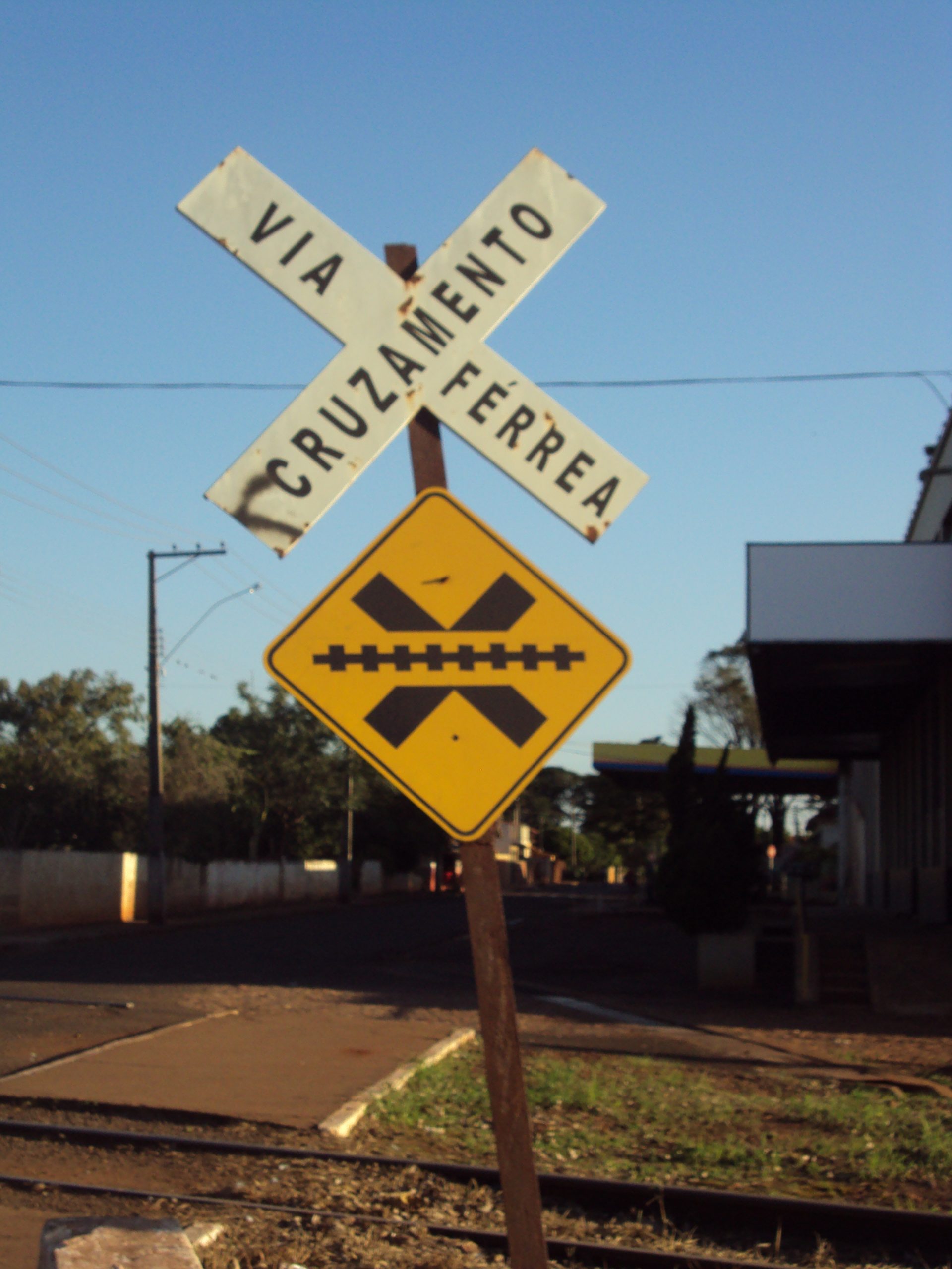 ENGENHEIROS DO HAWAII: “Ultimamente estou ouvindo bastante. Ouvi muito na infância, por isso, Engenheiros do Hawaii...” (Álcio)