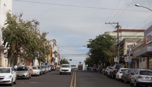 Comércio de Adamantina funciona em horário especial nos dias 9 e 11 de outubro