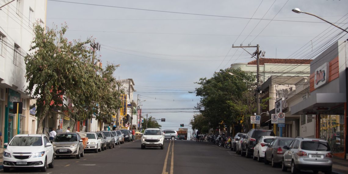 Comércio de Adamantina funciona em horário especial nos dias 9 e 11 de outubro