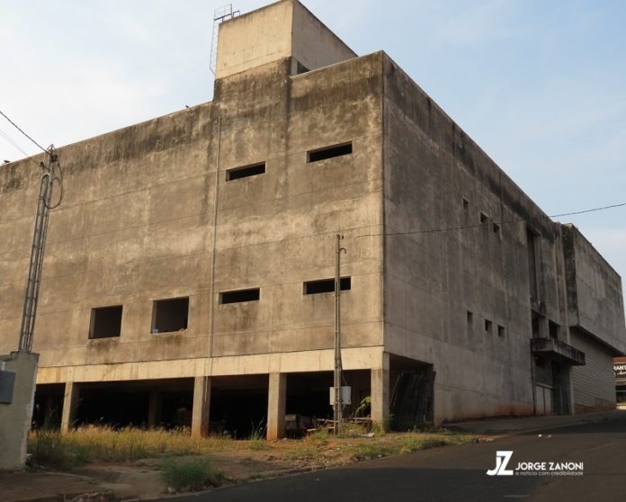 Homicídio foi registrado em Shopping inacabado de Dracena