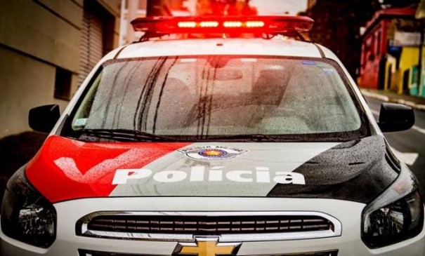 Homem é roubado e agredido na Praça da Matriz em Osvaldo Cruz