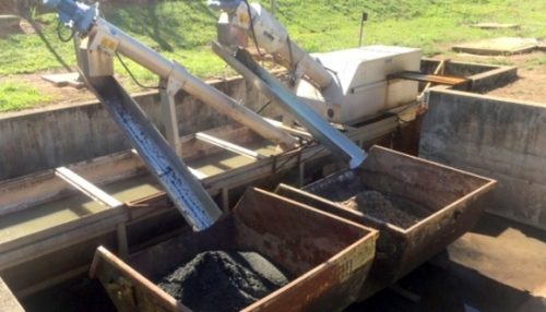 Sabesp retira 17 toneladas de lixo e areia por mês dos sistemas de esgoto em Adamantina