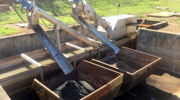 Sabesp retira 17 toneladas de lixo e areia por mês dos sistemas de esgoto em Adamantina