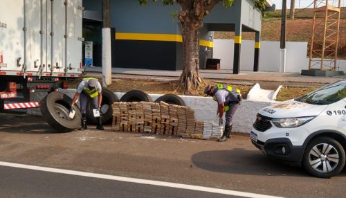 Polícia Rodoviária faz grande apreensão de pasta base de cocaína na SP-294 em Adamantina