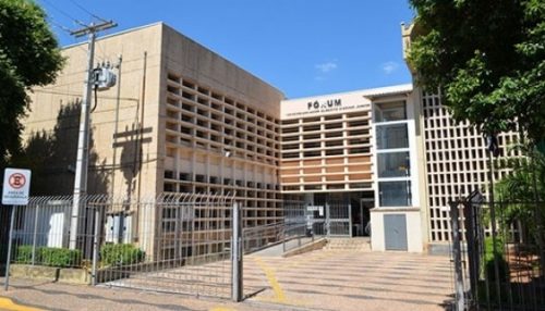 Mantida condenação de mulher que abandonou cão com deficiência em linha de trem