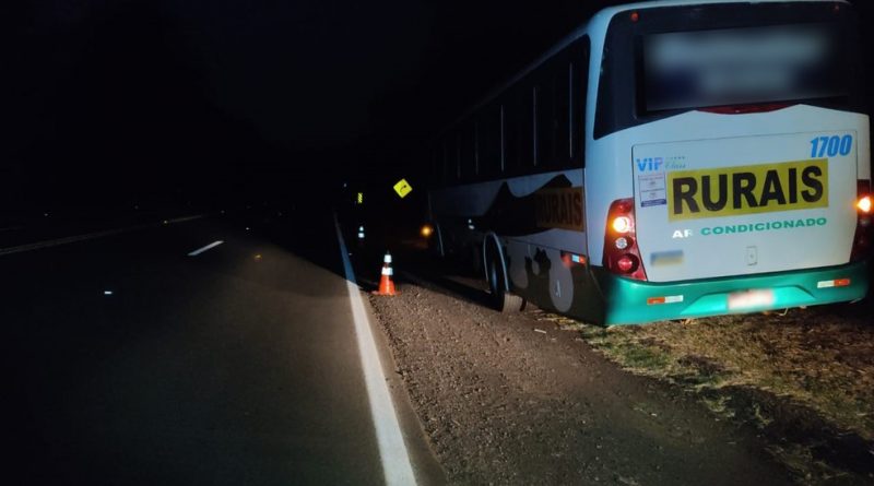 Homem embriagado é atropelado por ônibus na SP-294, em Junqueirópolis
