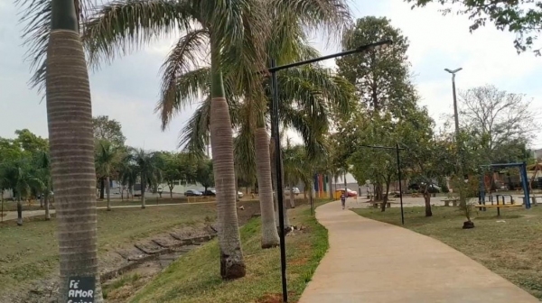 Parque Caldeira recebe 90 luminárias led com captação de energia solar