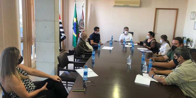 Adamantina inicia preparativos para Natal Mágico 2021