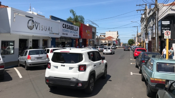 Comércio de Adamantina funciona nesta segunda-feira (6), véspera de feriado