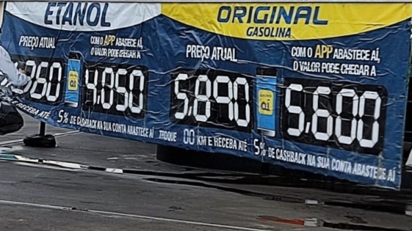 Medo de faltar combustíveis gera filas e preços por litro sobem em Adamantina