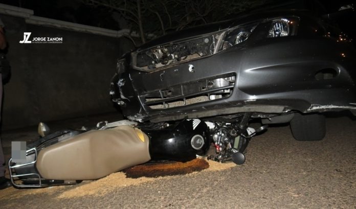 Após acidente, veículo arrasta motocicleta por mais de tres quadras em Dracena