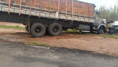 O que parecia tentativa de roubo envolvendo carro e caminhão foi tentativa de homicídio por questões passionais, segundo a Polícia Civil