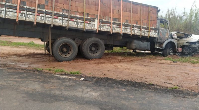 O que parecia tentativa de roubo envolvendo carro e caminhão foi tentativa de homicídio por questões passionais, segundo a Polícia Civil