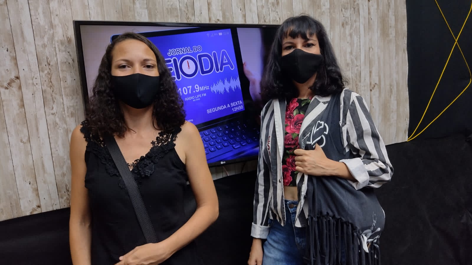 Adriana Barochello Artista Visual, e Renata Barochello Modelista profissional, evidencia curso de Upcycling, Moda Sustentável