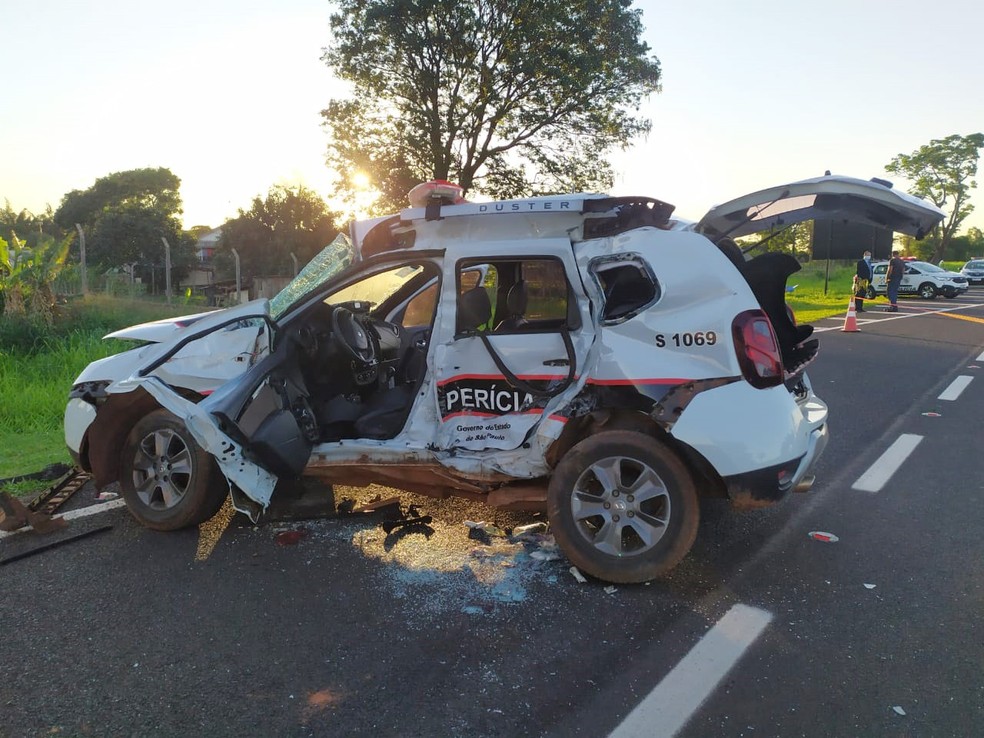 Policial científica morre em batida entre viatura e ônibus em Martinópolis