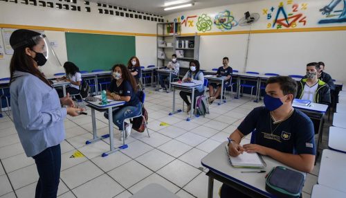 Aulas presenciais serão obrigatórias em SP a partir da segunda-feira (18)