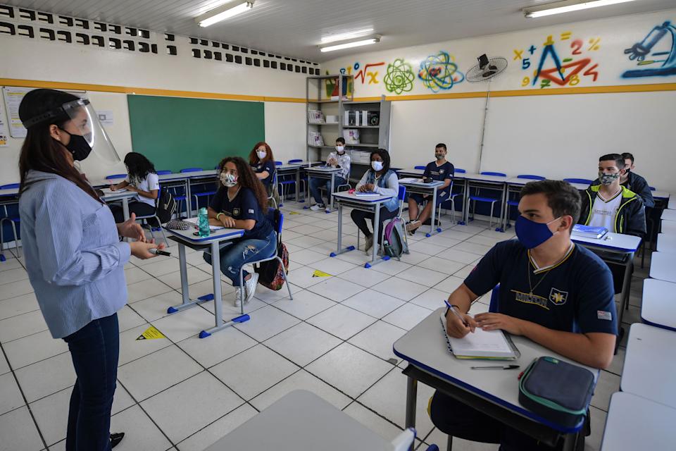 Aulas presenciais serão obrigatórias em SP a partir da segunda-feira (18)