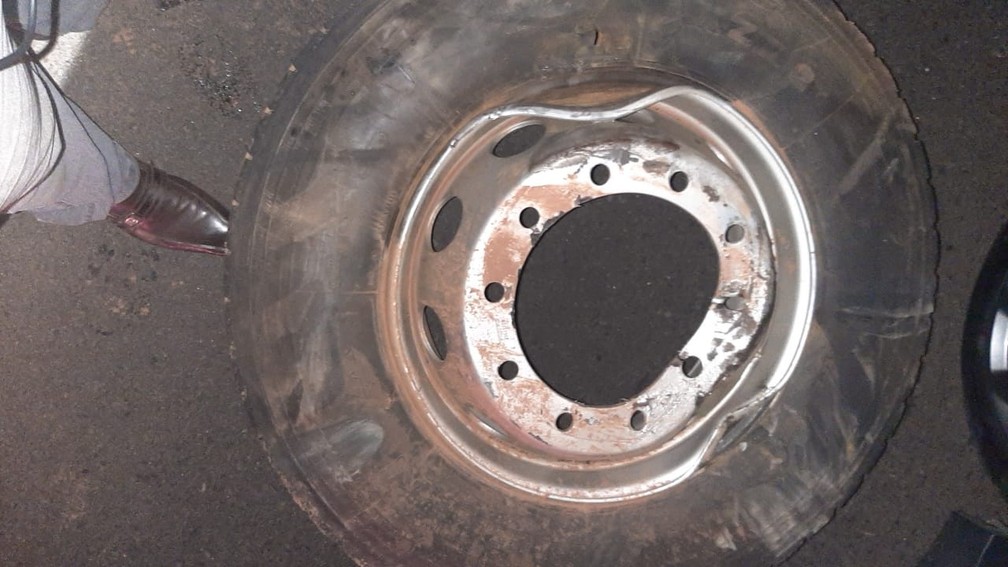 Roda solta na pista provocou acidente entre ônibus e caminhão que matou 7 pessoas e deixou 34 feridas, diz laudo pericial