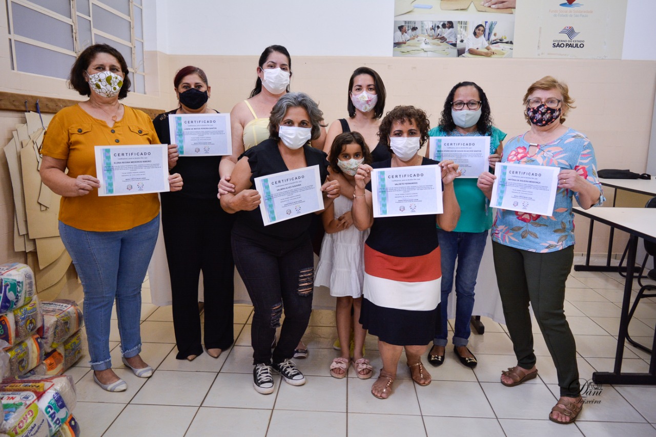 Fundo Social de Solidariedade está com inscrições abertas para nova turma do curso de costura industrial de sofá