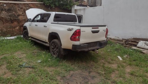 Caminhonete roubada na cidade de Paraguaçu Paulista é localizada pela PM em residência em Presidente Prudente