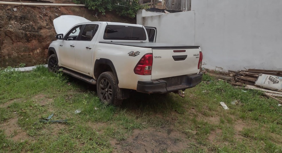 Caminhonete roubada na cidade de Paraguaçu Paulista é localizada pela PM em residência em Presidente Prudente