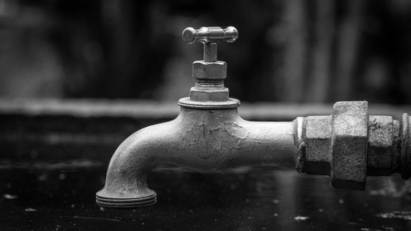 Vereadores pedem à Sabesp instalação de geradores para garantir água na falta de energia elétrica