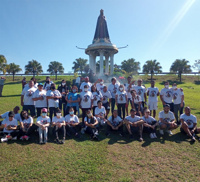 Moradores de Flórida Paulista fazem romaria até a imagem de Aparecida em Adamantina