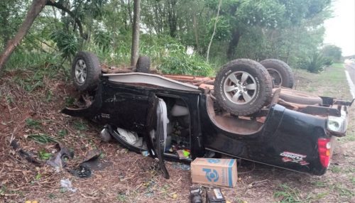 Batida entre carro e caminhonete deixa dois homens feridos na SP-294, em Pacaembu