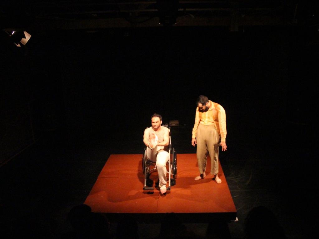 Sábado tem teatro em Adamantina: Cia. Mênades & Sátiros apresenta 'A morte do funcionário, de Anton Tchekhov