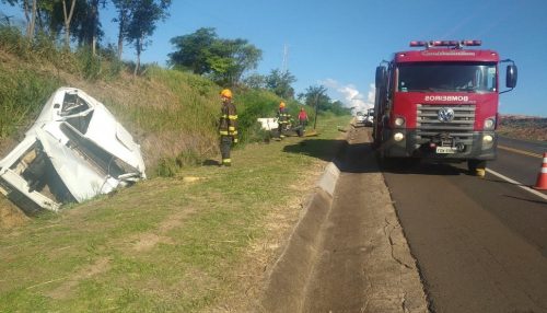Motorista morre e passageiro fica ferido em estado grave após capotamento de veículo em Junqueirópolis