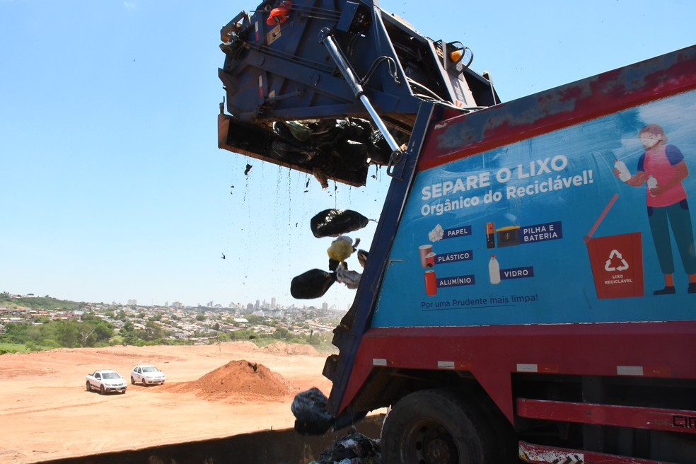 Após contrato de mais de R$ 9 milhões, Presidente Prudente inicia transporte de lixo para Adamantina