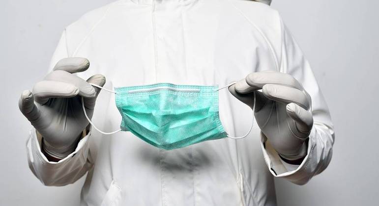 Comitê científico de SP prevê fim do uso de máscaras em dezembro