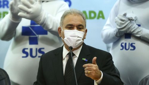 Covid-19: ministério reduz intervalo de reforço e amplia público