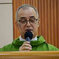 Padrecarlosrobertodossantosnockickcomosenhorjpg163534316861795b4012e49jpg163578602061801d243e31f