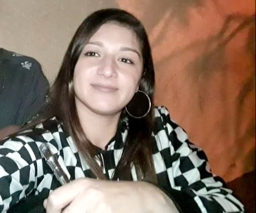 Jovem é encontrada morta em casa com seis tiros e facada em Quatá