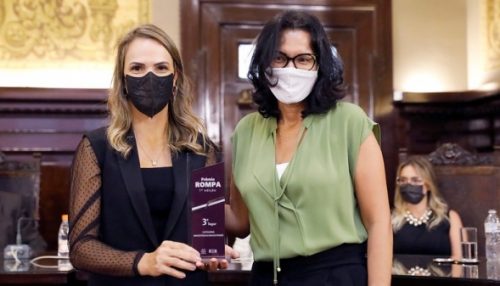 Juíza Ruth Menegatti recebe Prêmio por iniciativa de combate à violência contra a mulheres