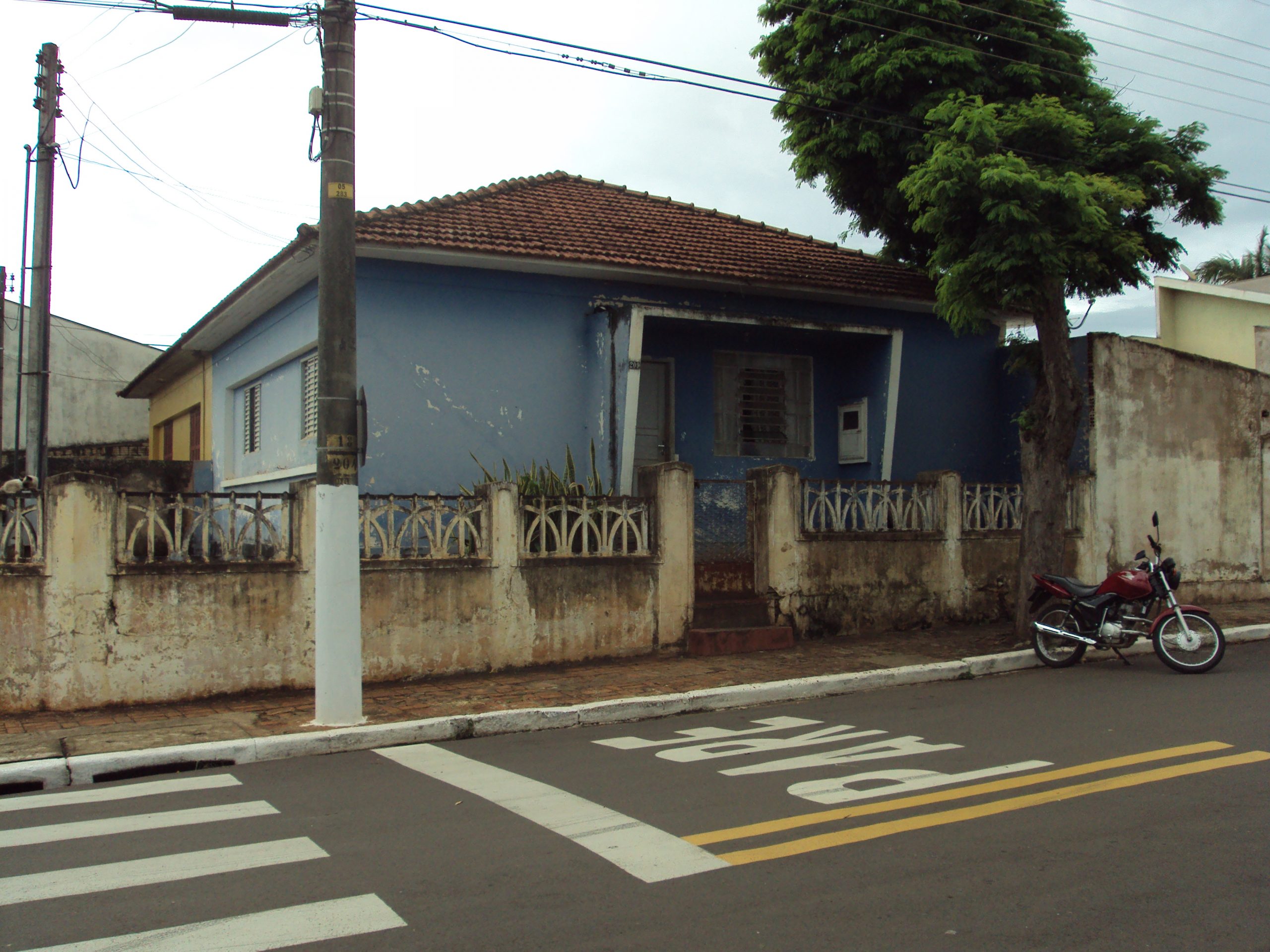 “Quando eu era criança pequena em...” (*)