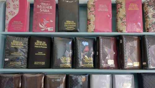 Livraria Monte Sião apresenta várias opções para presentear público evangélico