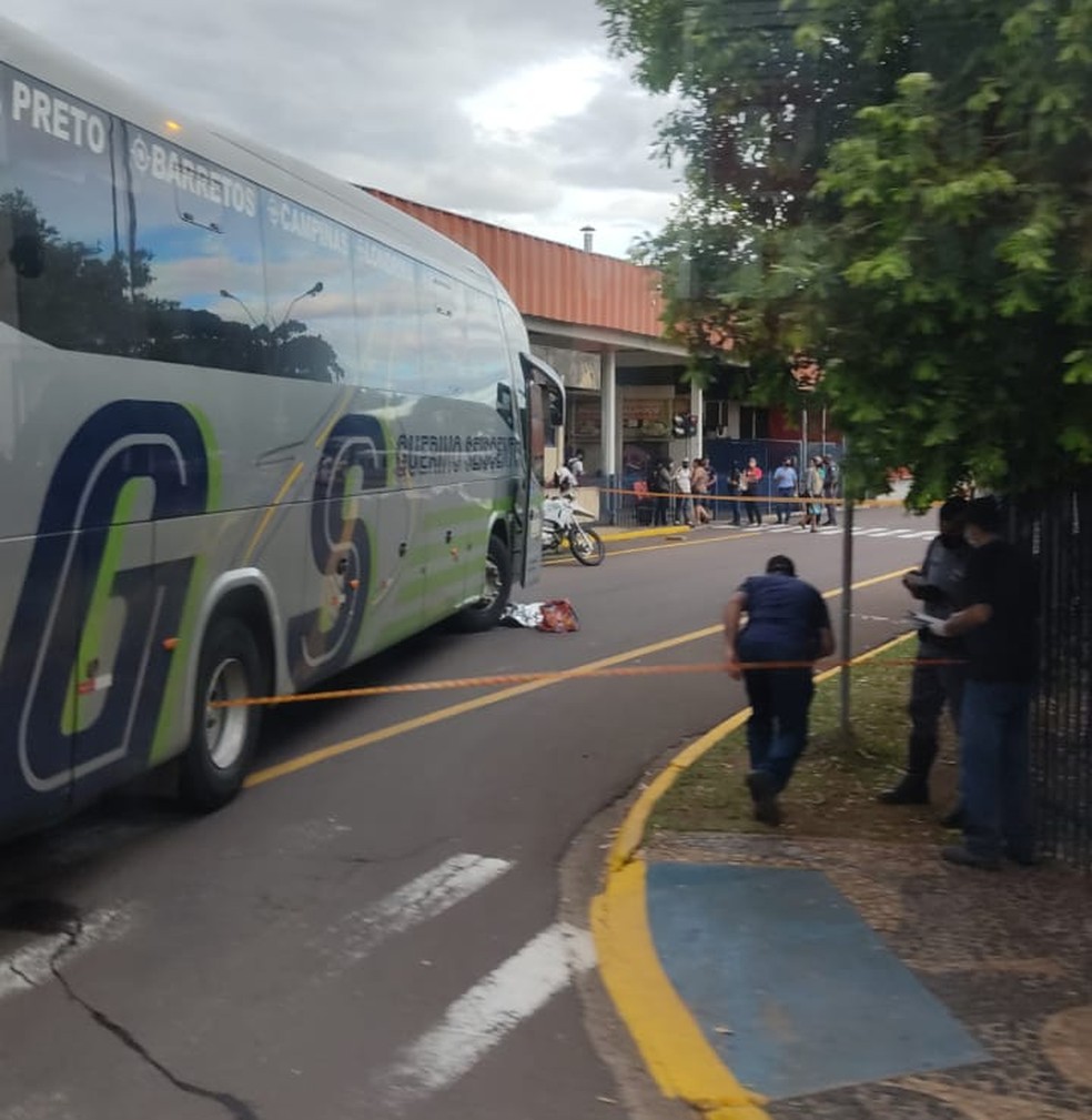 Ônibus atropela e mata pedestre na entrada do Terminal Rodoviário de Presidente Prudente