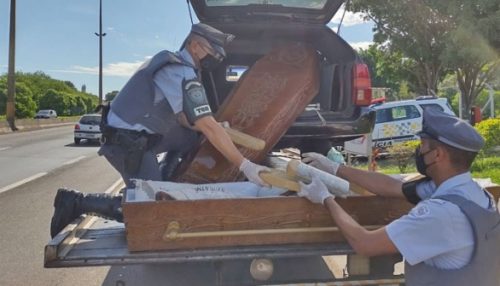 Polícia Rodoviária apreende carregamento de maconha que era levado em caixão funerário em Assis