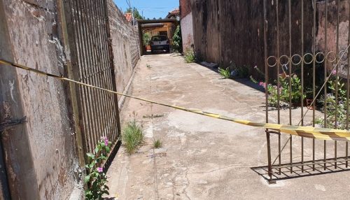 Casal de inquilinos suspeito de assassinar idosa e esconder o corpo da vítima dentro de porta-malas de carro é preso