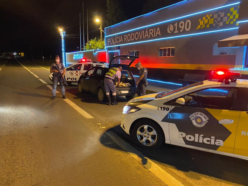 Motorista tenta fugir com mais de 46 quilos de maconha, mas acaba preso em flagrante na Rodovia Raposo Tavares