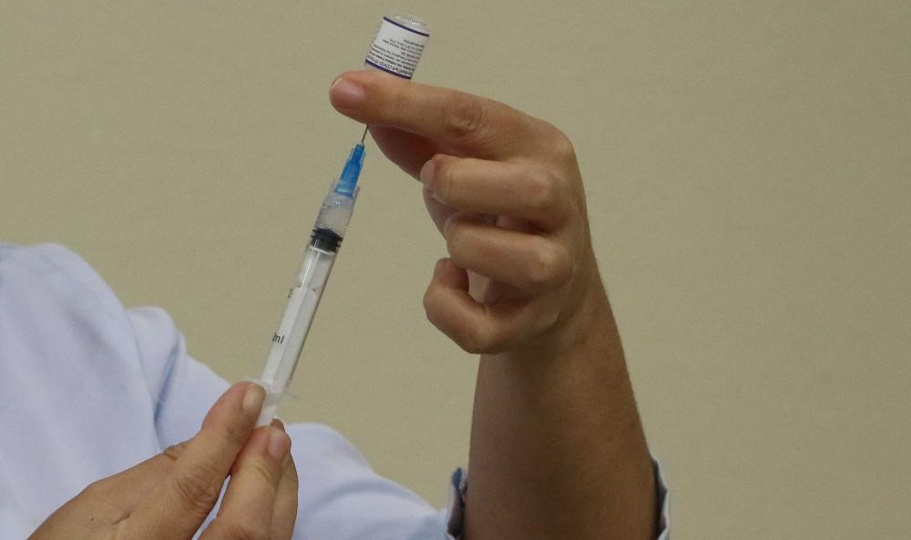 Bebê de seis meses é vacinado com frasco inteiro da Pfizer contra Covid